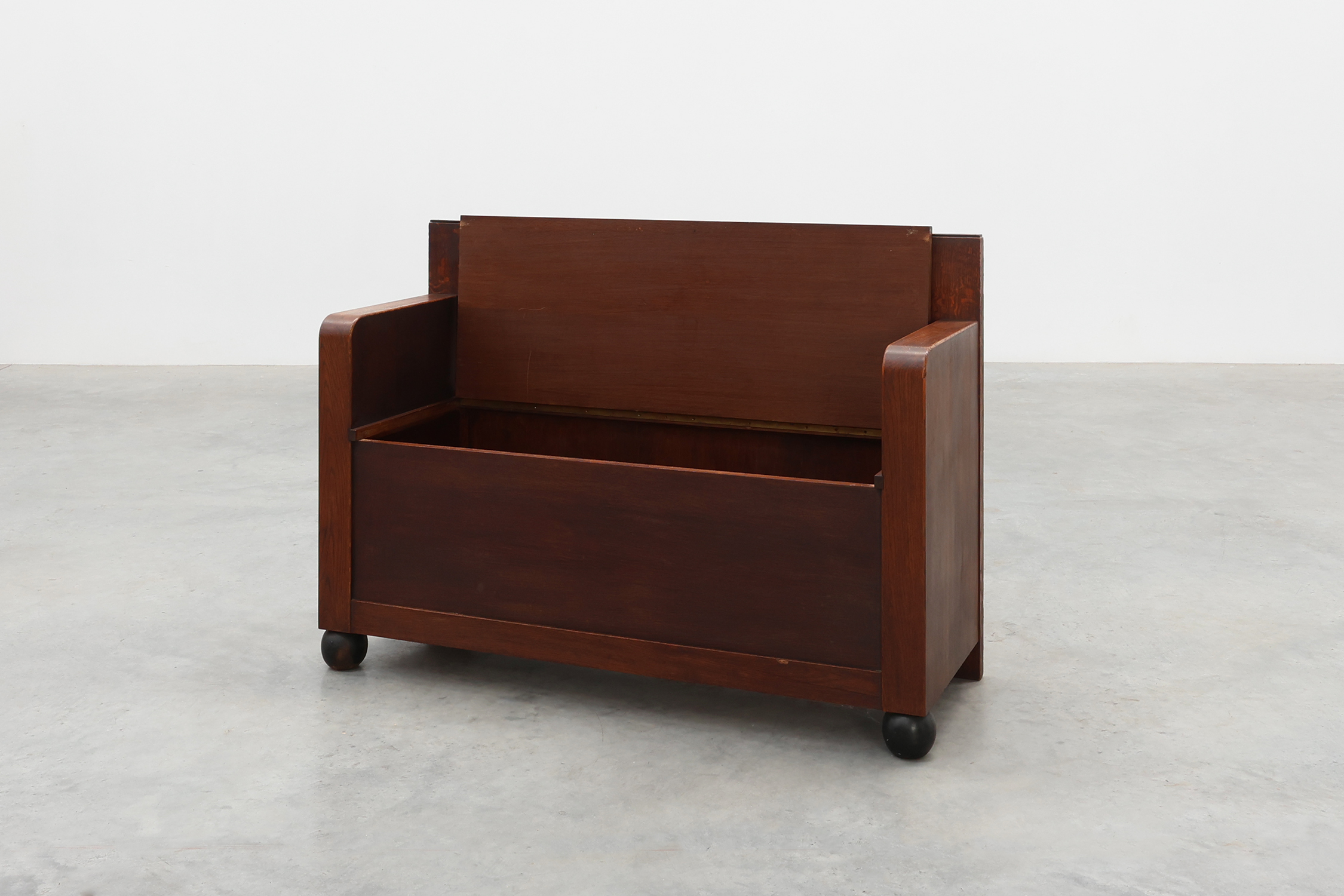 Modernist Art Deco bench with lift-top storage seat in solid oak, Belgium 1920sthumbnail